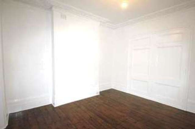  Image of 3 Bedroom Flat to rent at Highbury London Highbury, N5 2NL
