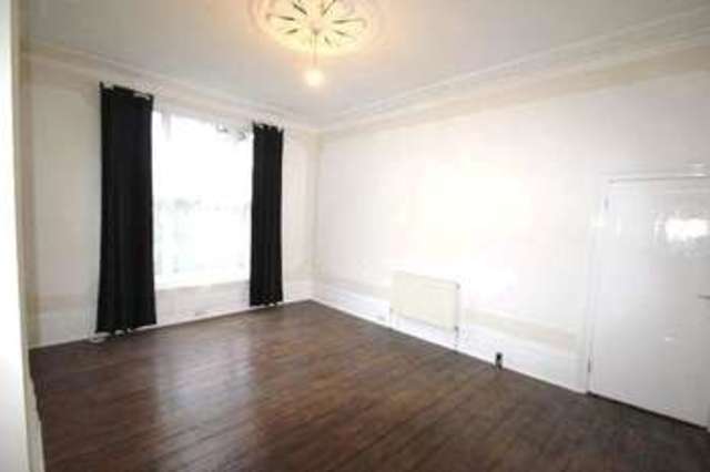  Image of 3 Bedroom Flat to rent at Highbury London Highbury, N5 2NL