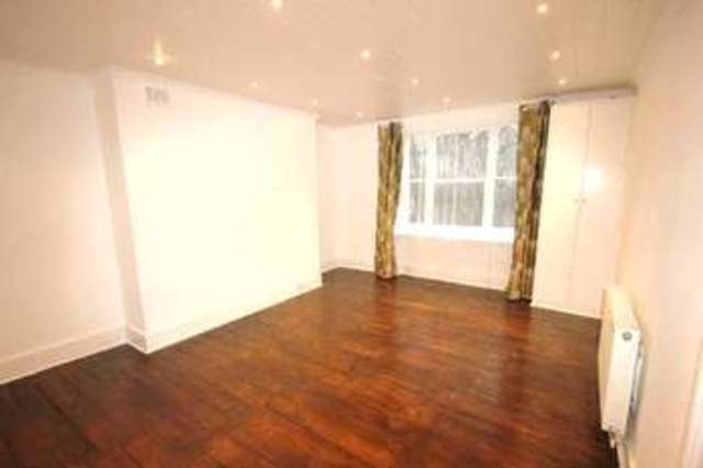  Image of 3 Bedroom Flat to rent at Highbury London Highbury, N5 2NL