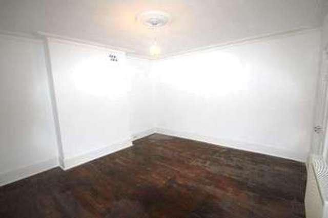  Image of 3 Bedroom Flat to rent at Highbury London Highbury, N5 2NL