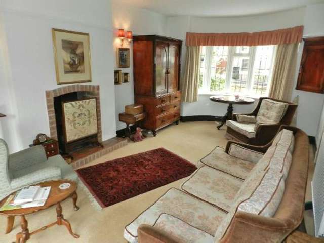  Image of 4 Bedroom Detached for sale at Harlaxton Drive  Long Eaton, NG10 2ER
