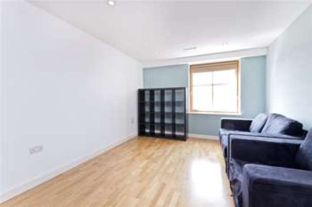  Image of 2 Bedroom Flat to rent at Holloway Road London Lower Holloway, N7 8BU
