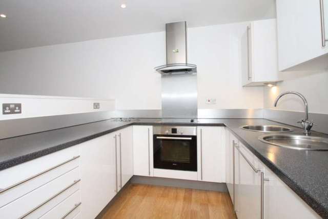  Image of 2 Bedroom Flat to rent at Albert Basin Way  London, E16 2QP