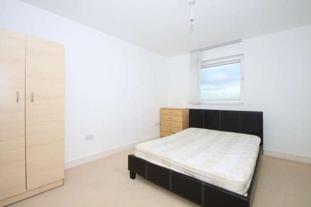  Image of 2 Bedroom Flat to rent at Albert Basin Way  London, E16 2QP