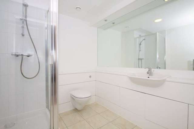  Image of 2 Bedroom Flat to rent at Albert Basin Way  London, E16 2QP