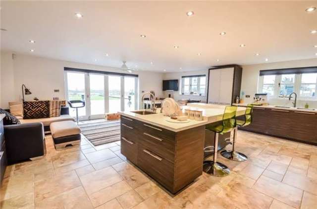  Image of 4 Bedroom Detached for sale at Coveney  Ely, CB6 2DJ