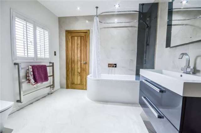  Image of 4 Bedroom Detached for sale at Coveney  Ely, CB6 2DJ