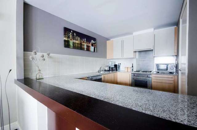  Image of 2 Bedroom Flat to rent at Pierpoint Building  Canary Wharf, E14 8NQ