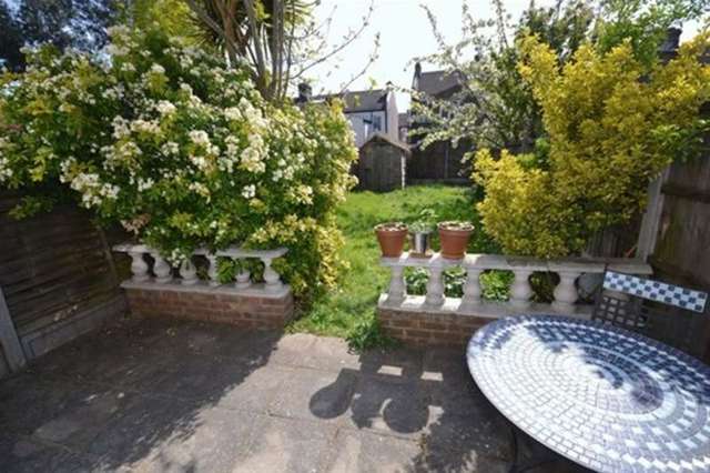  Image of 2 Bedroom Detached to rent at London, E11 4DJ