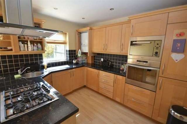  Image of 2 Bedroom Detached to rent at London, E11 4DJ