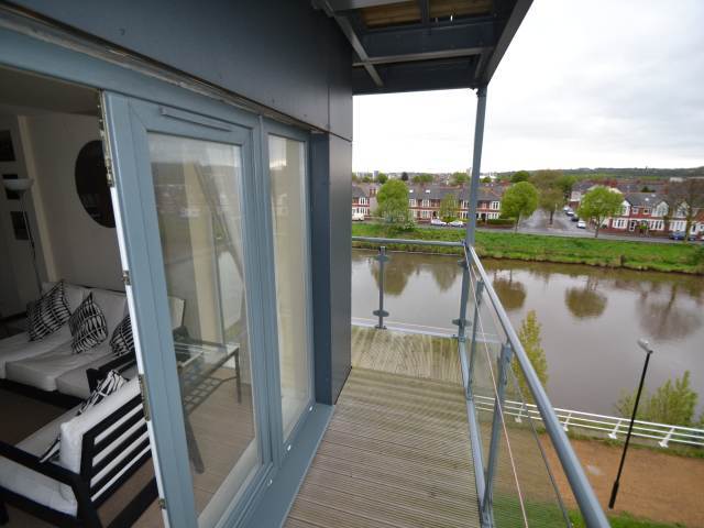  Image of 2 Bedroom Flat to rent at Cardiff Bay Cardiff Grangetown, CF10 5NW