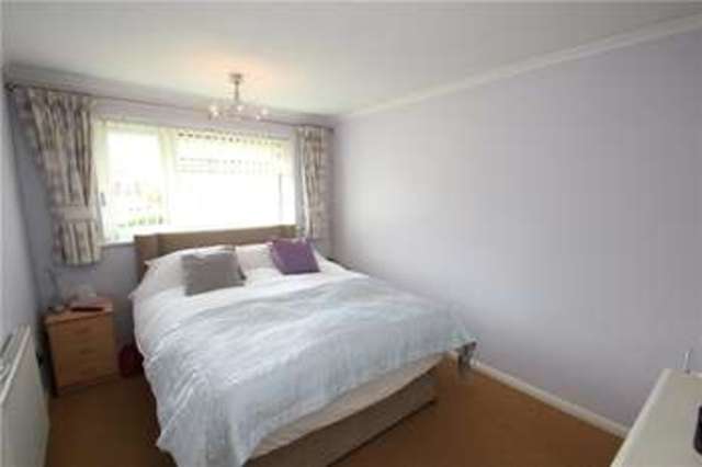 Image of 3 Bedroom End of Terrace for sale at Goldsworth Park Woking Knaphill, GU21 3QP