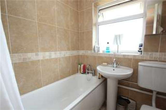  Image of 3 Bedroom End of Terrace for sale at Goldsworth Park Woking Knaphill, GU21 3QP