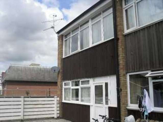  Image of 1 Bedroom Flat to rent at Queen Street Horsham, RH13 5AQ