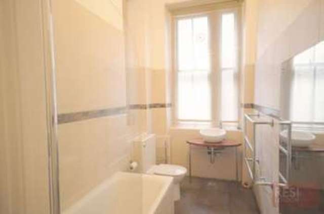  Image of 2 Bedroom Flat to rent at Queens Gate  London, SW7 5HE