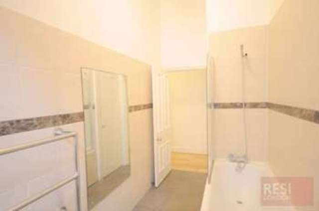  Image of 2 Bedroom Flat to rent at Queens Gate  London, SW7 5HE