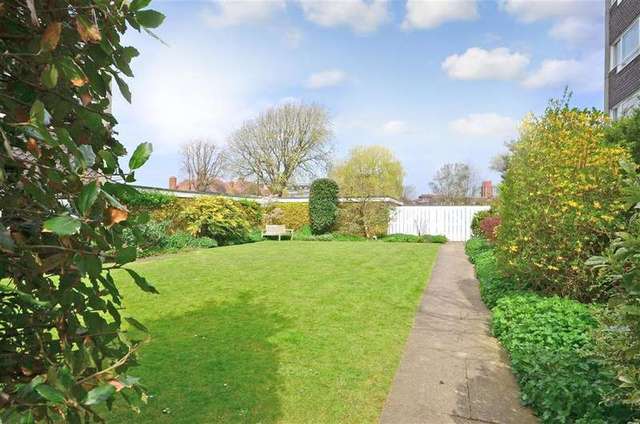  Image of 3 Bedroom Flat for sale at Hove East Sussex Hove, BN3 1RL