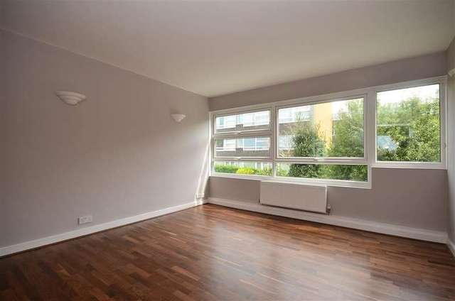  Image of 3 Bedroom Flat for sale at Hove East Sussex Hove, BN3 1RL