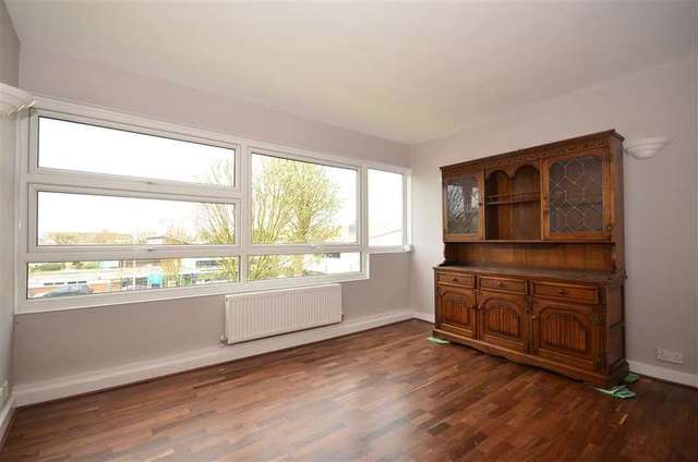  Image of 3 Bedroom Flat for sale at Hove East Sussex Hove, BN3 1RL
