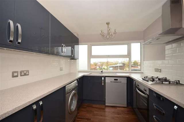  Image of 3 Bedroom Flat for sale at Hove East Sussex Hove, BN3 1RL