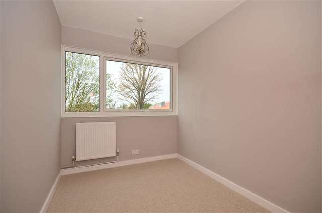  Image of 3 Bedroom Flat for sale at Hove East Sussex Hove, BN3 1RL