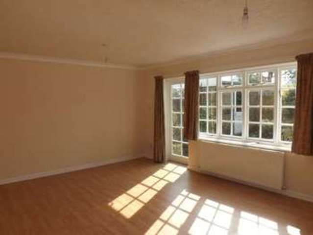  Image of 3 Bedroom Semi-Detached to rent at South Farm Road  Worthing, BN14 7BA