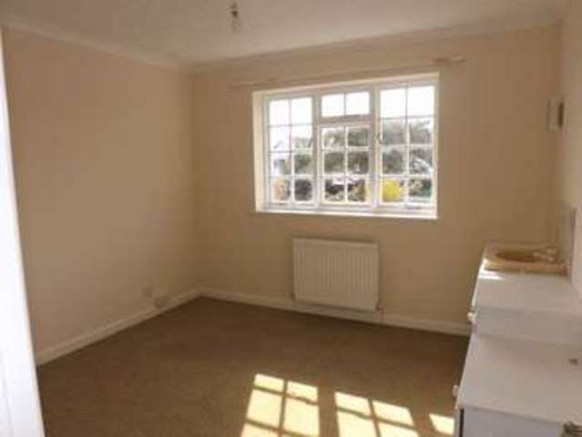  Image of 3 Bedroom Semi-Detached to rent at South Farm Road  Worthing, BN14 7BA