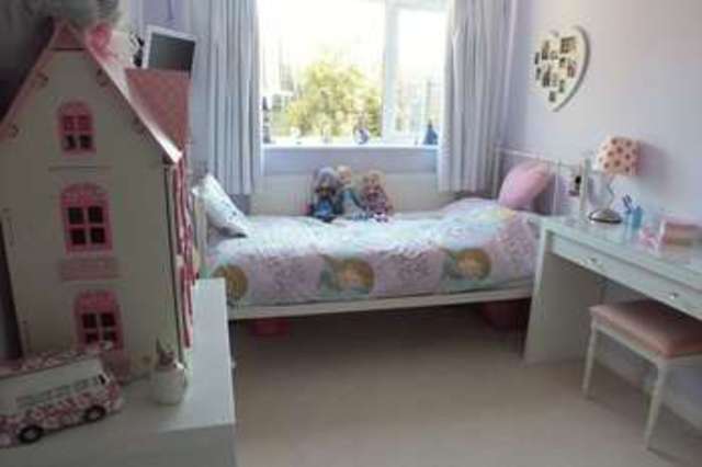  Image of 3 Bedroom Detached to rent at St. Andrews Drive Kidsgrove Stoke-On-Trent, ST7 4QU
