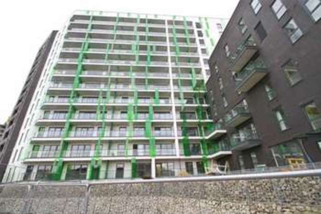  Image of 2 Bedroom Flat to rent at Teviot Street  London, E14 6RE