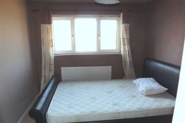  Image of 3 Bedroom Semi-Detached to rent at Bicester, OX26 4YQ