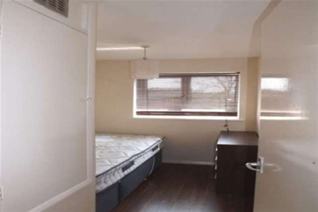  Image of 3 Bedroom Semi-Detached to rent at Bicester, OX26 4YQ