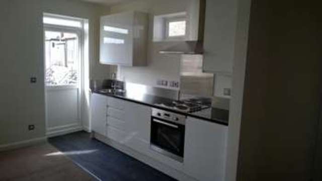  Image of 1 Bedroom Flat for sale at Walton Road  West Molesey, KT8 2QF