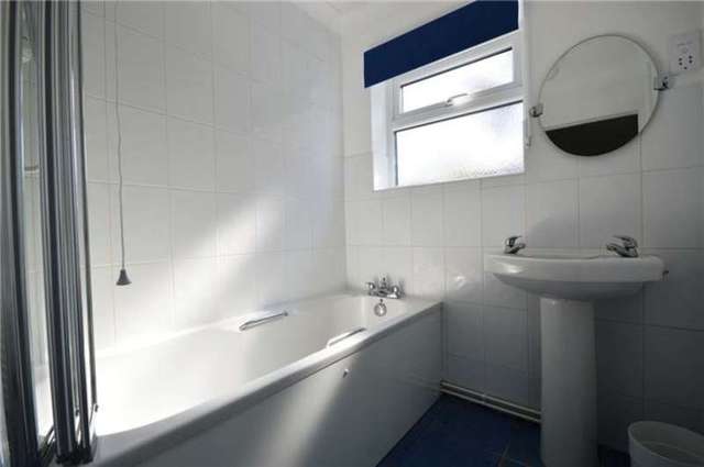  Image of 3 Bedroom Bungalow to rent at HAUXTON  Hauxton, CB22 5JB