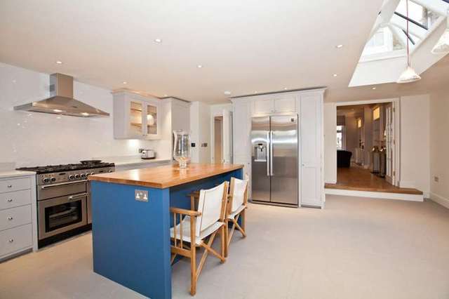 Image of 4 Bedroom Detached to rent at Chiswick, W4 1EE