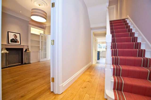  Image of 4 Bedroom Detached to rent at Chiswick, W4 1EE