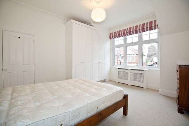  Image of 4 Bedroom Detached to rent at Chiswick, W4 1EE