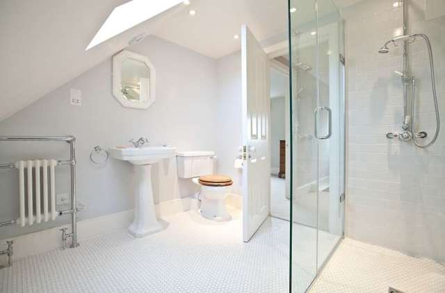  Image of 4 Bedroom Detached to rent at Chiswick, W4 1EE