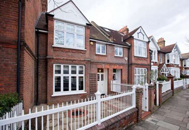  Image of 4 Bedroom Detached to rent at Chiswick, W4 1EE