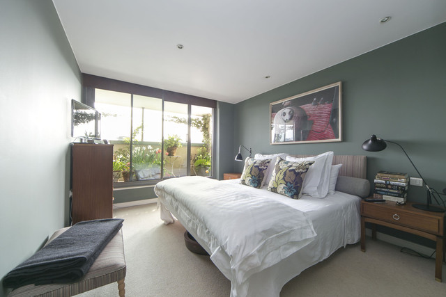  Image of 2 Bedroom Apartment to rent at London, EC2A 3EW