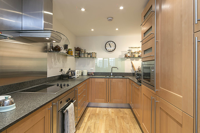  Image of 2 Bedroom Apartment to rent at London, EC2A 3EW
