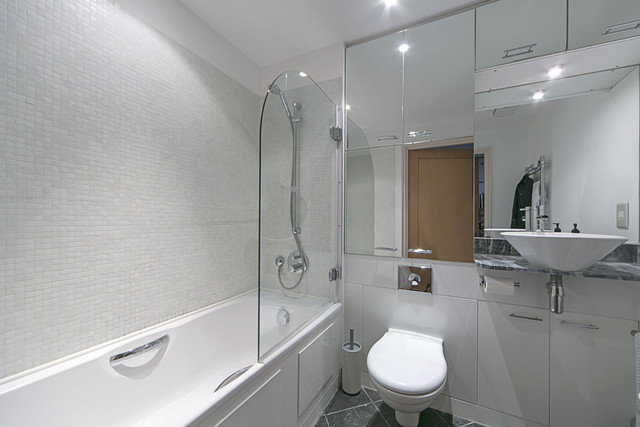  Image of 2 Bedroom Apartment to rent at London, EC2A 3EW