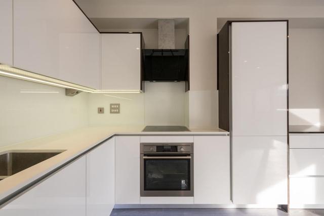  Image of 2 Bedroom Flat for sale at Alie Street  London, E1 8DE