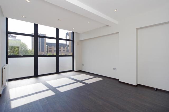  Image of 3 Bedroom Flat for sale at Alie Street  London, E1 8DE
