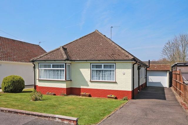  Image of 2 Bedroom Detached for sale at Richbell Close  Ashtead, KT21 2JR