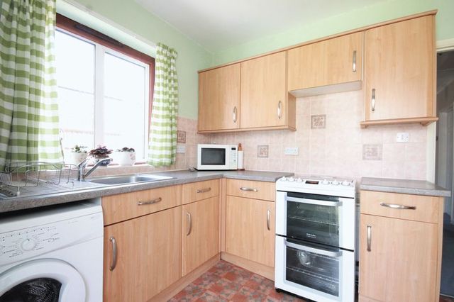  Image of 2 Bedroom Detached for sale at Richbell Close  Ashtead, KT21 2JR