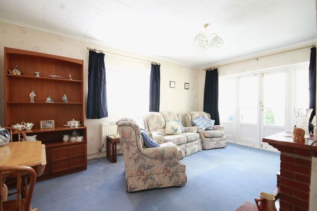  Image of 2 Bedroom Detached for sale at Richbell Close  Ashtead, KT21 2JR
