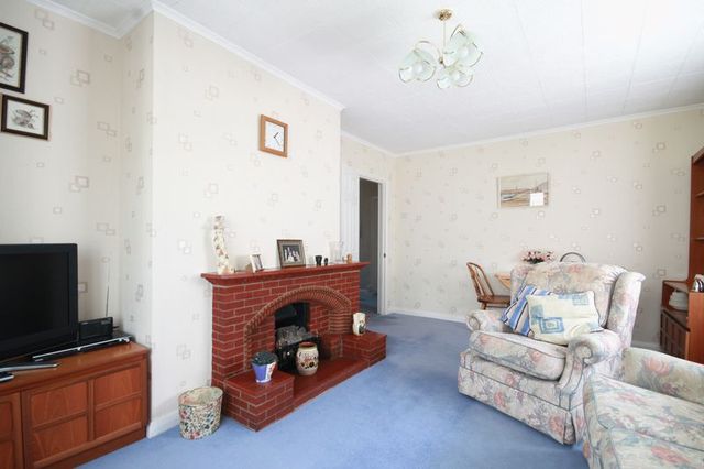  Image of 2 Bedroom Detached for sale at Richbell Close  Ashtead, KT21 2JR
