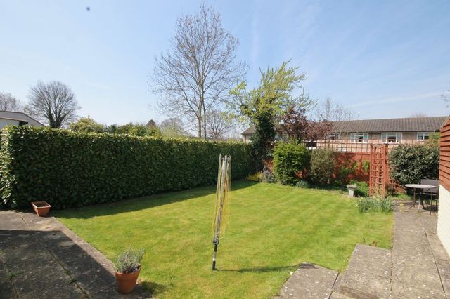  Image of 2 Bedroom Detached for sale at Richbell Close  Ashtead, KT21 2JR