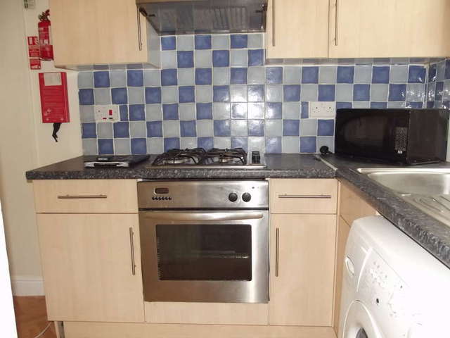  Image of 2 Bedroom Terraced to rent at Burley Leeds West Yorkshire, LS4 2LT