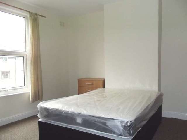  Image of 2 Bedroom Terraced to rent at Burley Leeds West Yorkshire, LS4 2LT